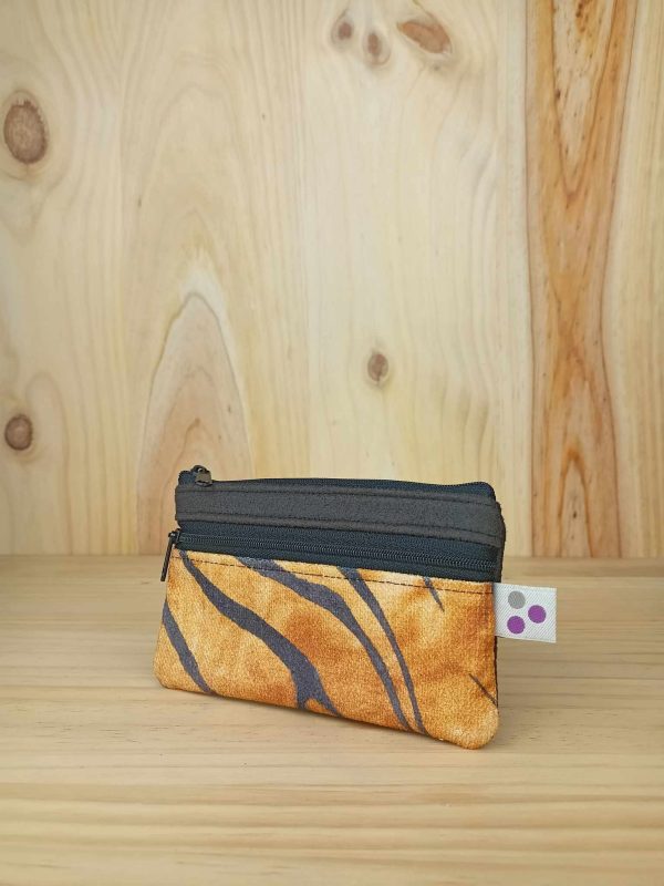 CARTERA-NEGRA-ANIMAL-PRINT